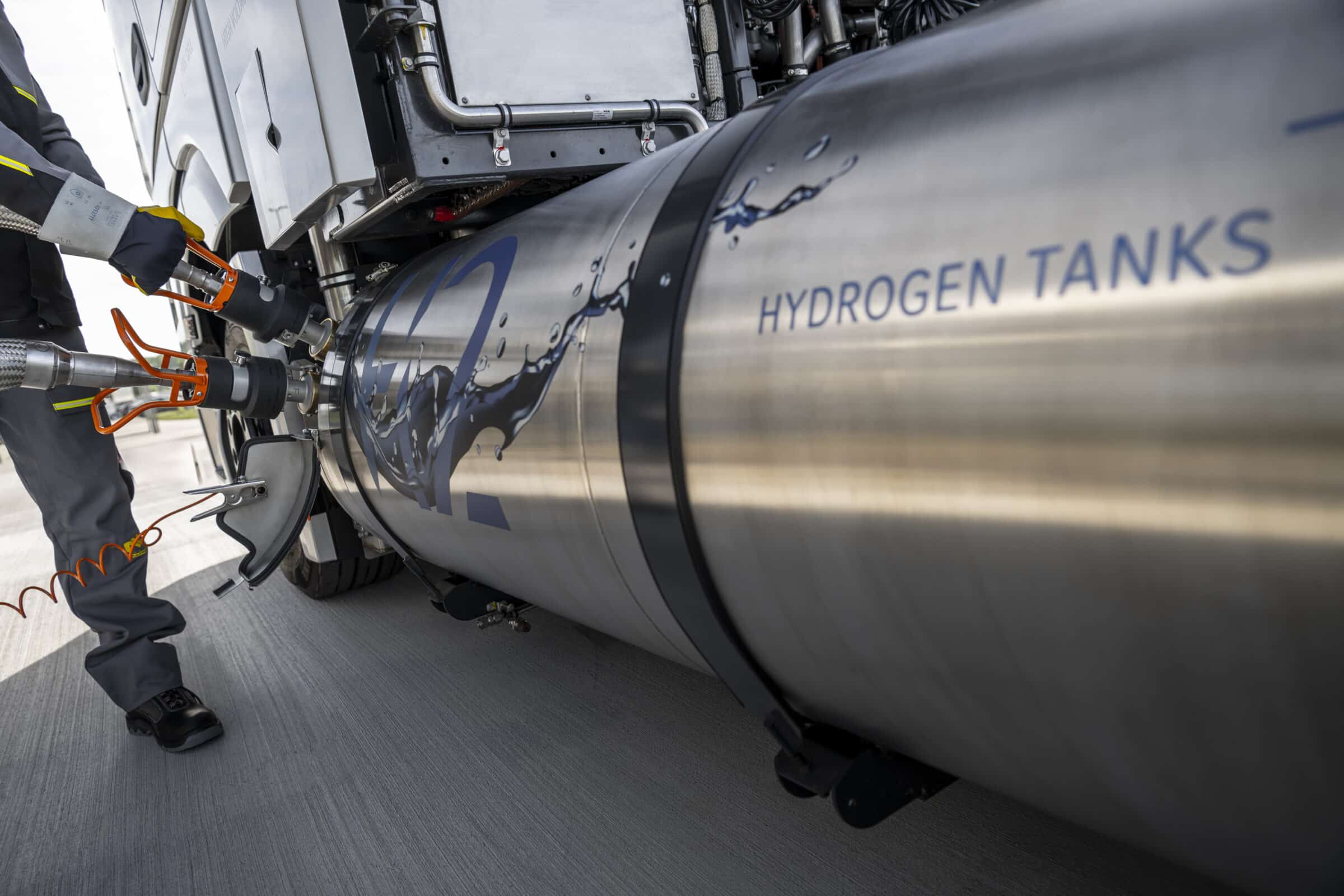 Truck cryo tank system for LH2 developed by SAG went into intensive test phase at major OEM